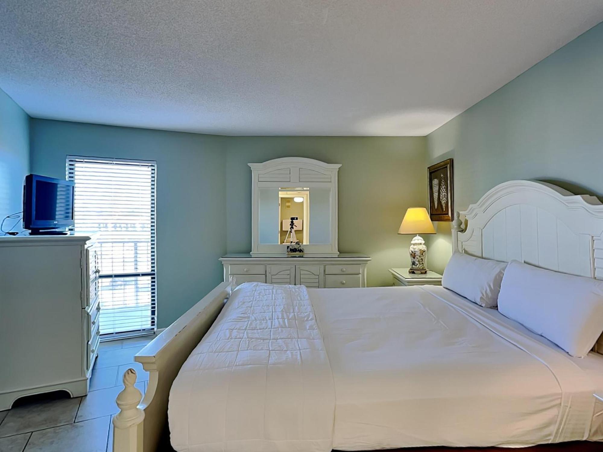 Apartment Edgewater Tower Ii 2
